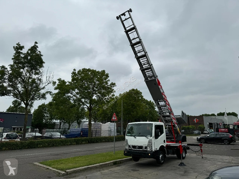 Véhicule utilitaire Nissan UNIT CABSTAR 35.13...