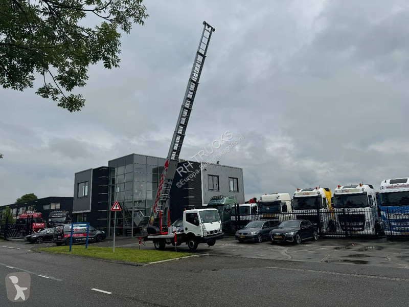 Véhicule utilitaire Nissan UNIT CABSTAR 35.13 +...