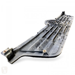 Revêtement / grille avant
