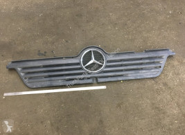 Revêtement / grille avant