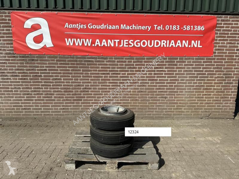 Reservdelar lastbilar 3 Banden 26x 6.6 - Gebruikt