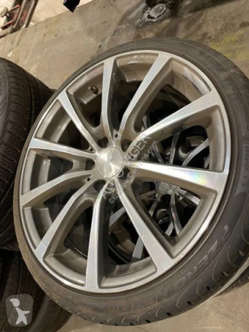 Pirelli *Brock velgen met Pirelli banden *235/35 ZR19