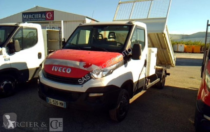 Con volquete Iveco