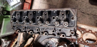 Caterpillar Culasse PERKINS 704-3 Cylinder head Perkins series 700 pour camion culasse occasion