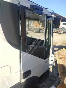 Części zamienne do pojazdów ciężarowych Iveco Stralis Porte Delantera pour camion AD 440S45, AT 440S45 używana