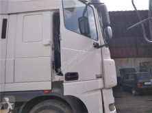 Części zamienne do pojazdów ciężarowych DAF Porte pour tracteur routier XF 105 460 używana