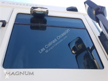 Renault Magnum Vitre latérale PUERTA DELANTERO DERECHA pour tracteur routier DXi 13 460.18 T vitrage occasion