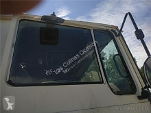 Náhradní díly pro kamiony Pegaso Vitre latérale pour camion COMET 1217.14 použitý