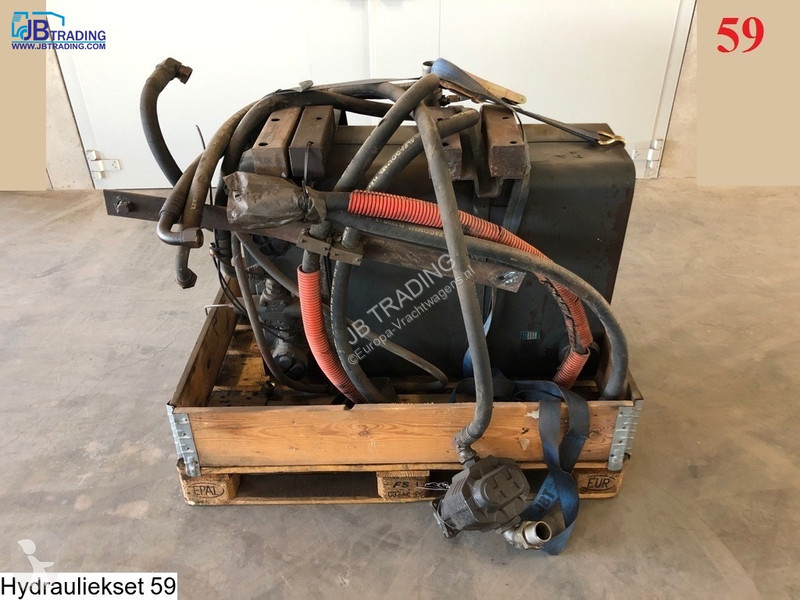 Reservdelar lastbilar Universeel Pump, tank and...
