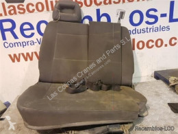 Cabine / carrosserie Nissan Cabstar Siège Asiento Delantero Derecho 35.13 pour camion 35.13