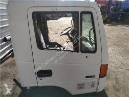 Reservdelar lastbilar Nissan Atleon Porte Puerta Delantera Derecha 110.35, 120.35 pour camion 110.35, 120.35 begagnad
