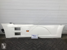 Repuestos para camiones DAF 2123054-2123053 SIDE-SKIRT LH MET BEVESTIGING CF/XF F7 usado
