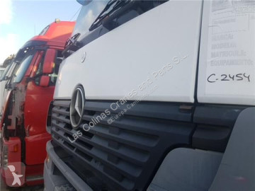 OM Calandre Calandra Capo Mercedes-Benz Axor 2 - Ejes Serie / BM 944 1843 pour tracteur routier Mercedes-Benz Axor 2 - Ejes Serie / BM 944 1843 4X2 457 LA [12,0 Ltr. - 315 kW R6 Diesel ( 457 LA)]