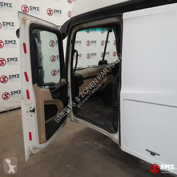 Pièces poids lourds Mercedes Occ cabine RHD...
