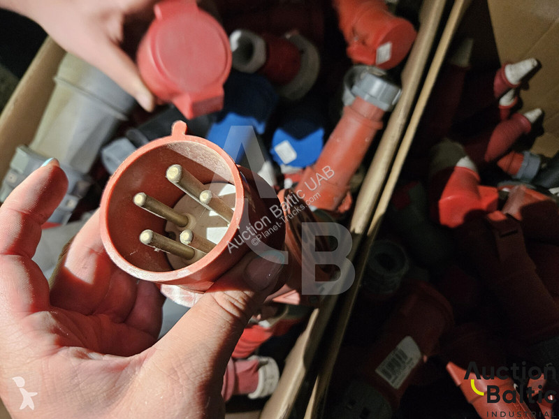 قطع غيار الآليات الثقيلة  plugs