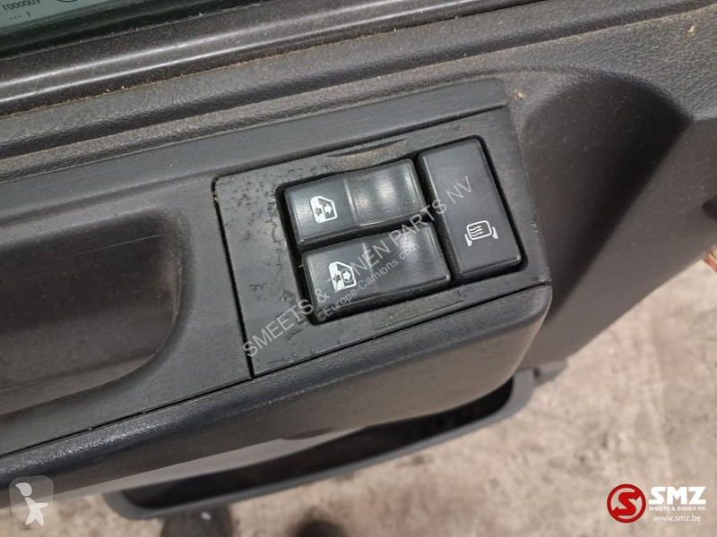 قطع غيار الآليات الثقيلة Renault Occ deur links...