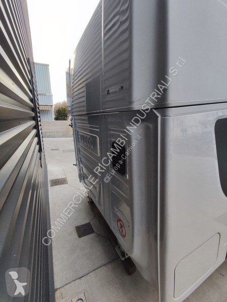 قطع غيار الآليات الثقيلة Iveco STRALIS AS HIWAY...