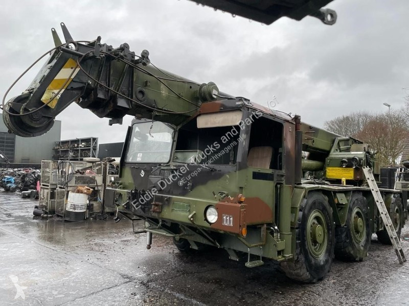 Pièces poids lourds Liebherr POWERED STEERED...