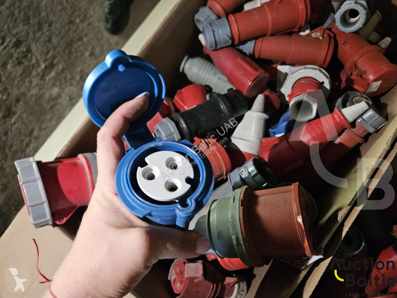 قطع غيار الآليات الثقيلة  plugs