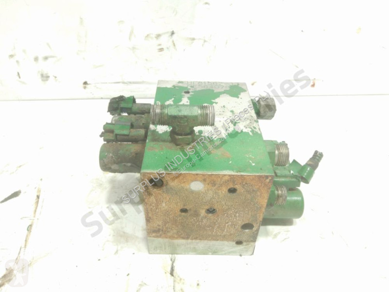قطع غيار الآليات الثقيلة John Deere 8345R