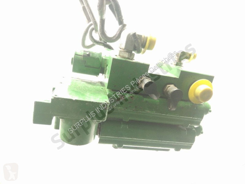 قطع غيار الآليات الثقيلة John Deere 8345R