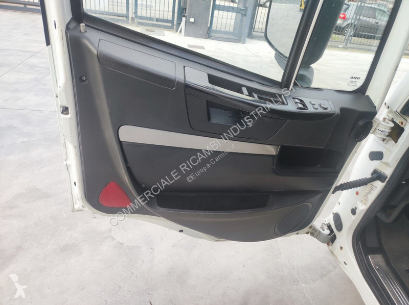 قطع غيار الآليات الثقيلة Iveco STRALIS AS HIWAY...