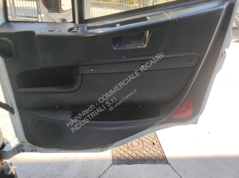 قطع غيار الآليات الثقيلة Iveco STRALIS TRAKKER...