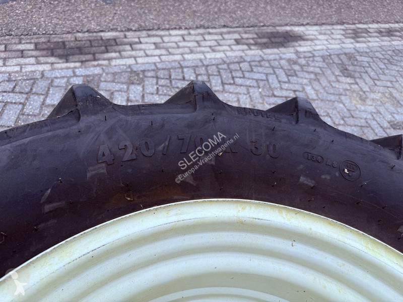 Pièces poids lourds Mitas 420/70R30 & 300/70R20...