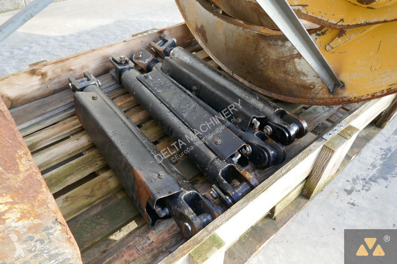 Náhradní díly pro kamiony Caterpillar 525D Grapple