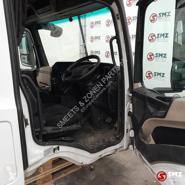 Pièces poids lourds Mercedes Occ cabine RHD...