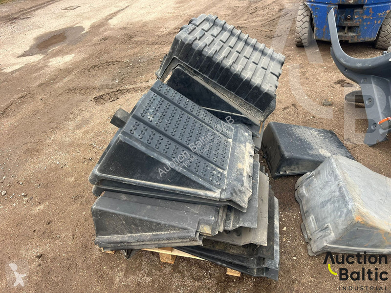 قطع غيار الآليات الثقيلة Scania Truck battery...