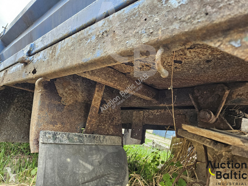 قطع غيار الآليات الثقيلة  cargo part with cylinder