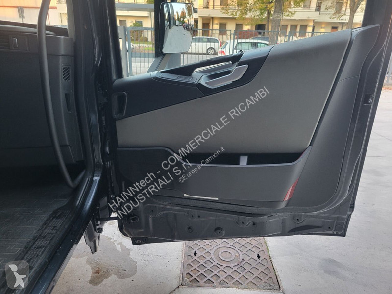 قطع غيار الآليات الثقيلة Volvo 4 GLOBETROTTER...