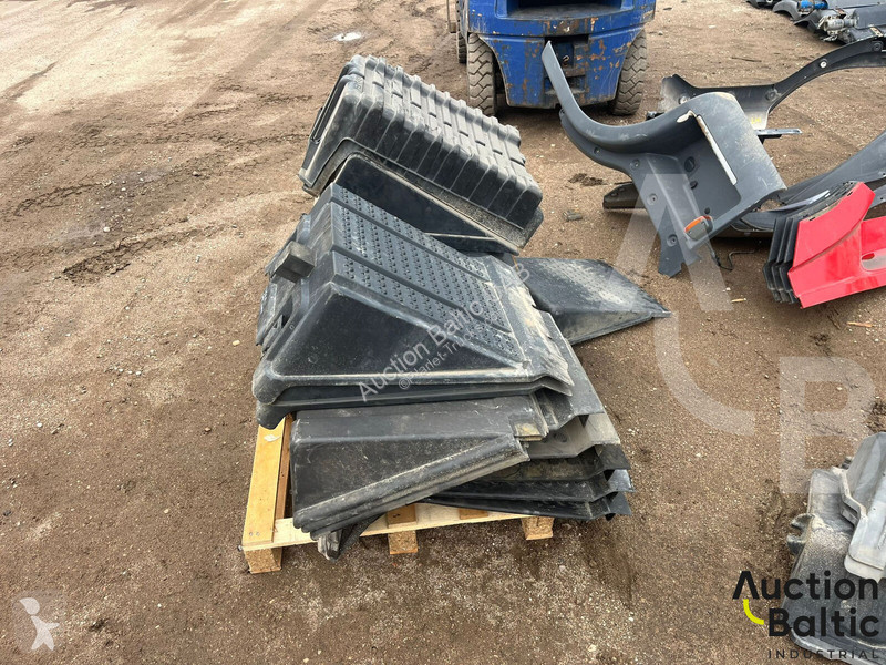 قطع غيار الآليات الثقيلة Scania Truck battery...