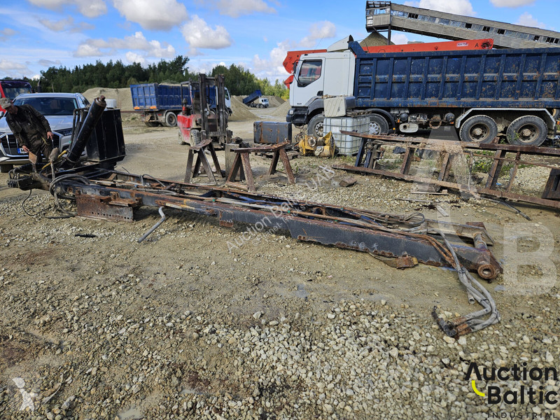 Запчасти для грузовика  truck cargo part with...