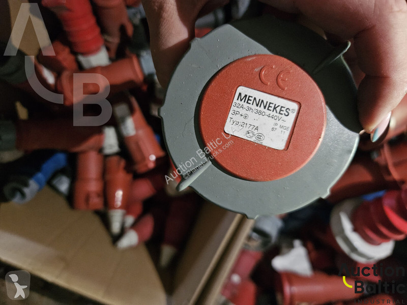 قطع غيار الآليات الثقيلة  plugs
