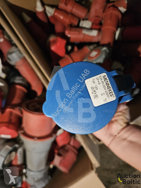 قطع غيار الآليات الثقيلة  plugs