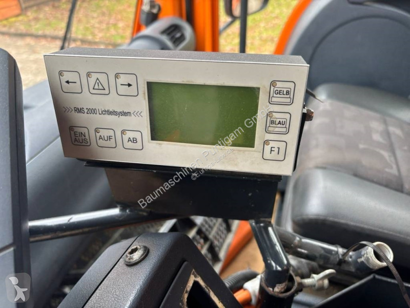 Veicolo per la pulizia delle strade Unimog...