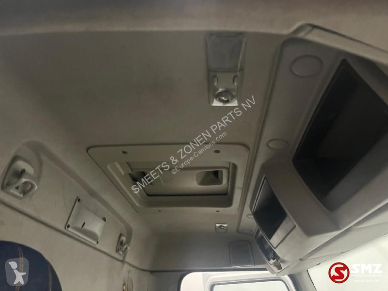 قطع غيار الآليات الثقيلة Renault Occ cabine...