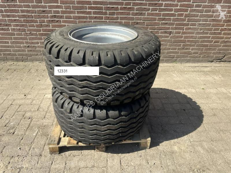 Vrachtwagenonderdelen  2 Banden 15/55/17 18 PLY...