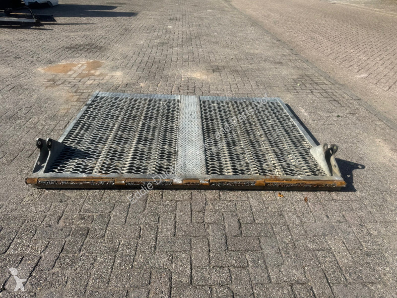 Uitrusting voor vrachtwagens  OPRIJKLEP