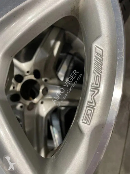 Pièces poids lourds Mercedes *Occasie *3 velgen...