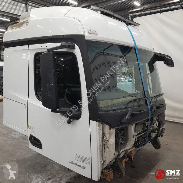 Pièces poids lourds Mercedes Occ cabine RHD...