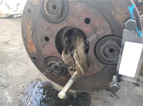 قطع غيار الآليات الثقيلة Iveco Moyeu 42118227...