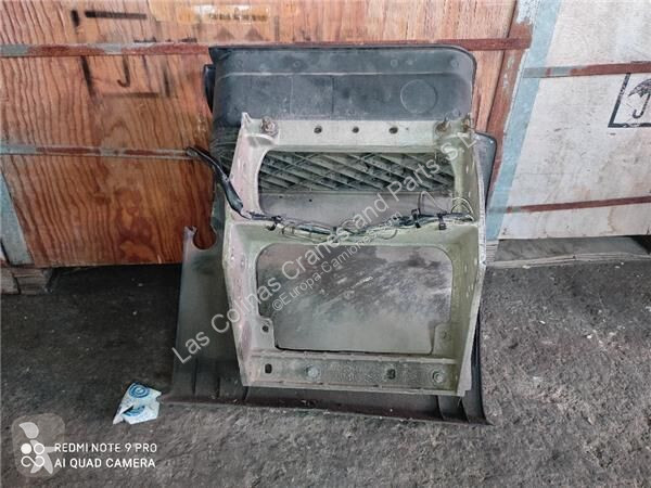 قطع غيار الآليات الثقيلة Renault Marchepied...