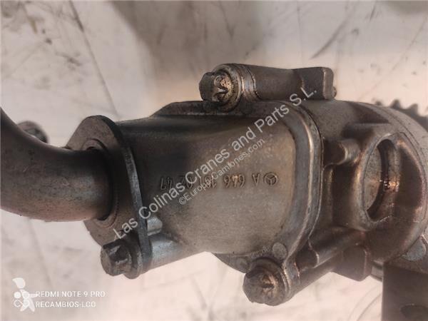 قطع غيار الآليات الثقيلة Mercedes Pompe à huile...