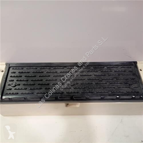 قطع غيار الآليات الثقيلة Renault Marchepied...
