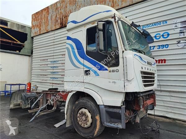 قطع غيار الآليات الثقيلة Iveco Cabine 504061678...