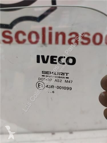 قطع غيار الآليات الثقيلة Iveco Vitre latérale...