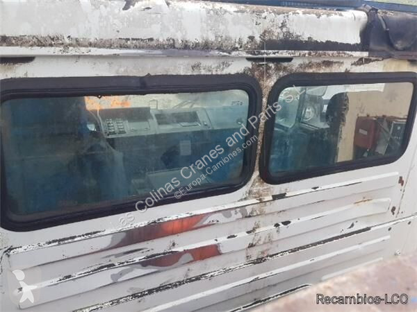 قطع غيار الآليات الثقيلة Pegaso Lunette arrière...